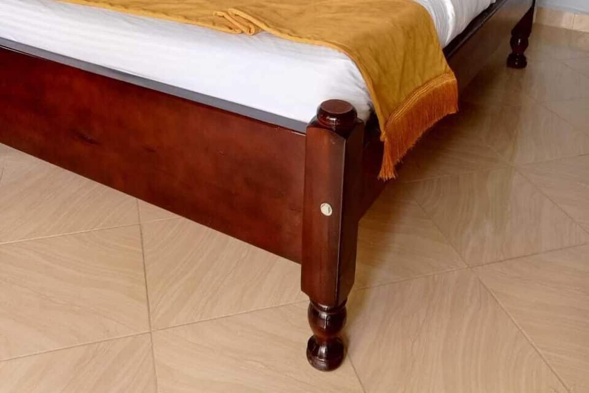 Standard Single Room | Desk, laptop workspace, blackout curtains, iron/ironing board