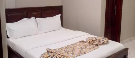 スーペリア ダブルルーム シティビュー | デスク、ノートパソコン用作業スペース、遮光カーテン、アイロン / アイロン台