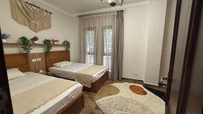 2 Schlafzimmer, Bügeleisen/Bügelbrett, Bettwäsche
