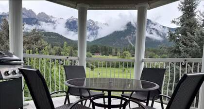 Mountain View 1-bedroom Condo in wonderful Fairmont Hot Springs