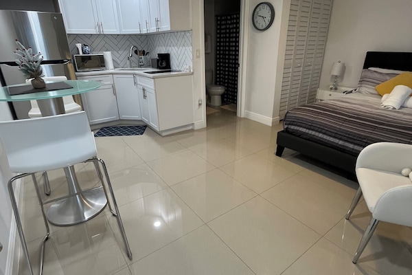 1 makuuhuone, silitysrauta/-lauta, vauvan matkasänky, ilmainen Wi-Fi