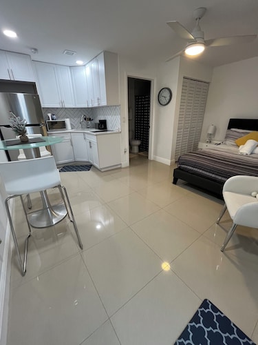 Wonderful apartment near the Airport, Beaches and Downtown