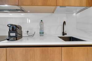 Microonde, forno, piano cottura, lavastoviglie