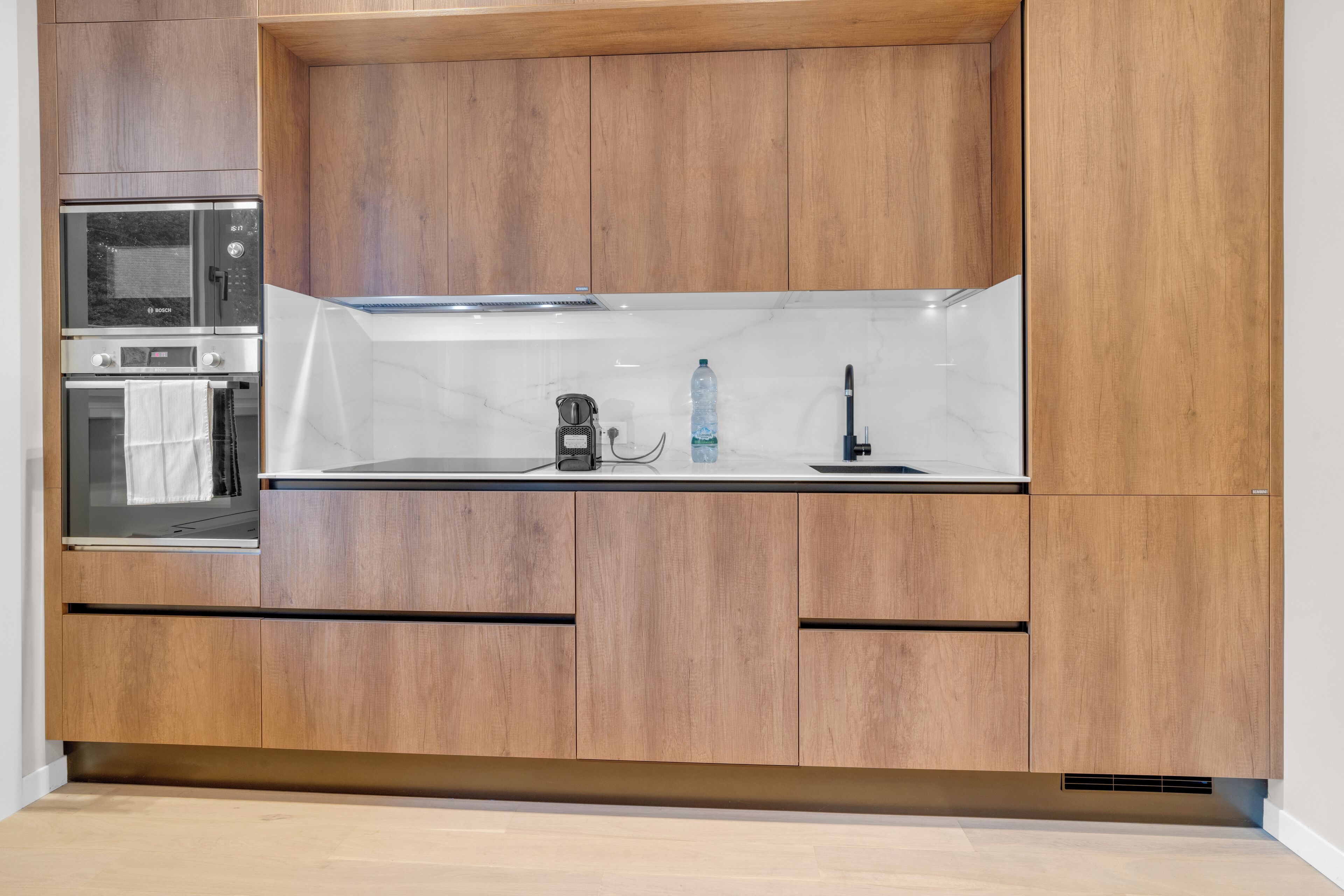 Microondas, horno, parrilla de estufa y lavavajillas 