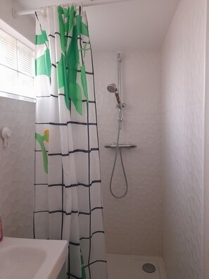 Handtücher, Seife, Toilettenpapier