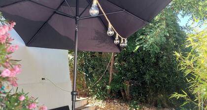 T1 au pied du Garlaban avec jardinet