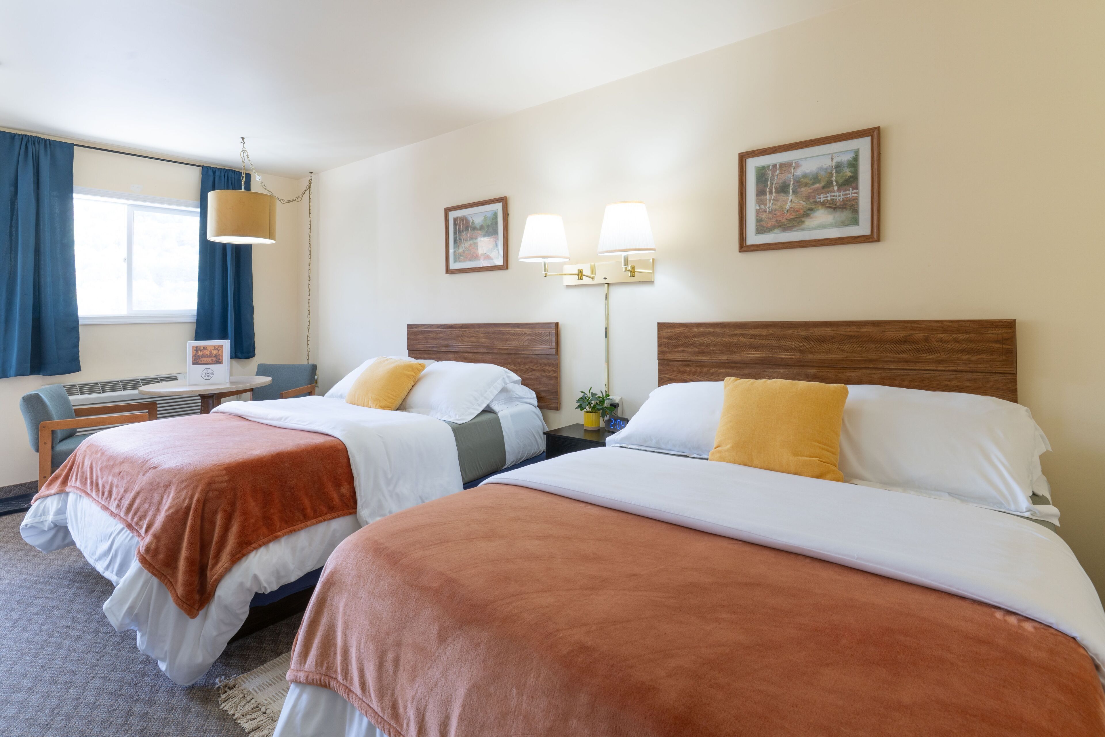 Room, Mountain View | Desk, laptop workspace, iron/ironing board, free WiFi