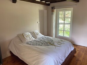 3 bedrooms, iron/ironing board, Internet, bed sheets