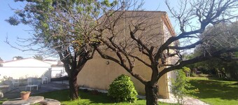 Appartement avec chambre séparée au calme avec vue sur jardin arboré !