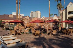 تناول الطعام بالخارج