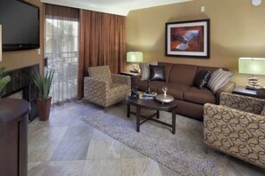 تلفزيون، مدفأة، ستيريو