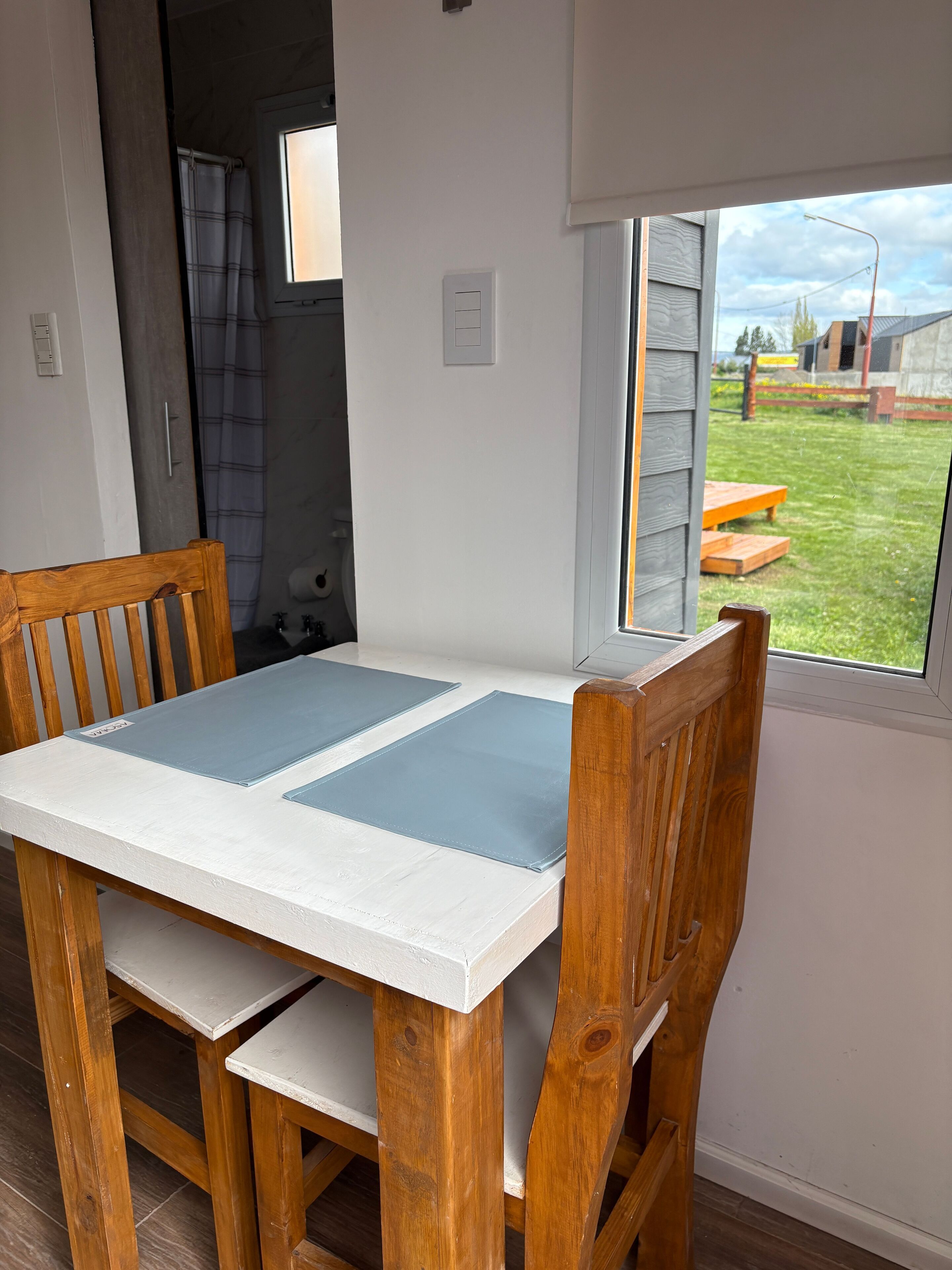 Studio, 1 Bedroom, Smoking | Dining room