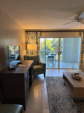 Smart-TV, bordtennis, PC-skjermer og printere