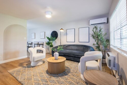 Comfort & Style Modern | 2BR In West Palm Beach