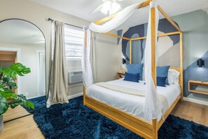 2 bedrooms, desk, travel cot, free WiFi