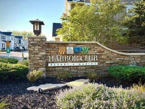 Exterior detail - 3 Bedroom•3.5 Bath•Year Round Indoor Pool•Hot Tub•Walk to Public Beach (South Haven)