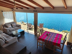 Suite familiar, pati, vistes al llac | Interior