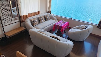 Family Room, Patio, Lake View | Bathroom