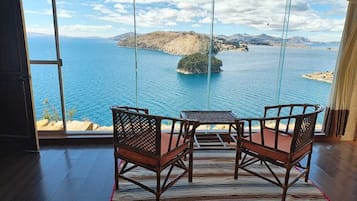 Family Room, Patio, Lake View | Free WiFi