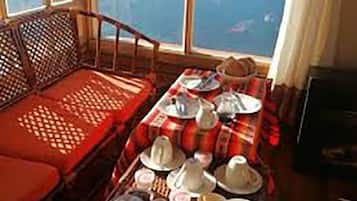 Free daily continental breakfast