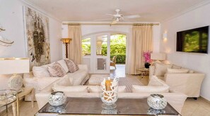 Apartment, 2 Bedrooms, Patio, Garden View | Living area