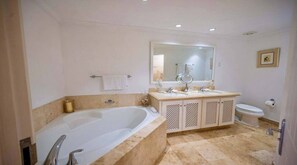 Apartment, 2 Bedrooms, Patio, Garden View | Bathroom