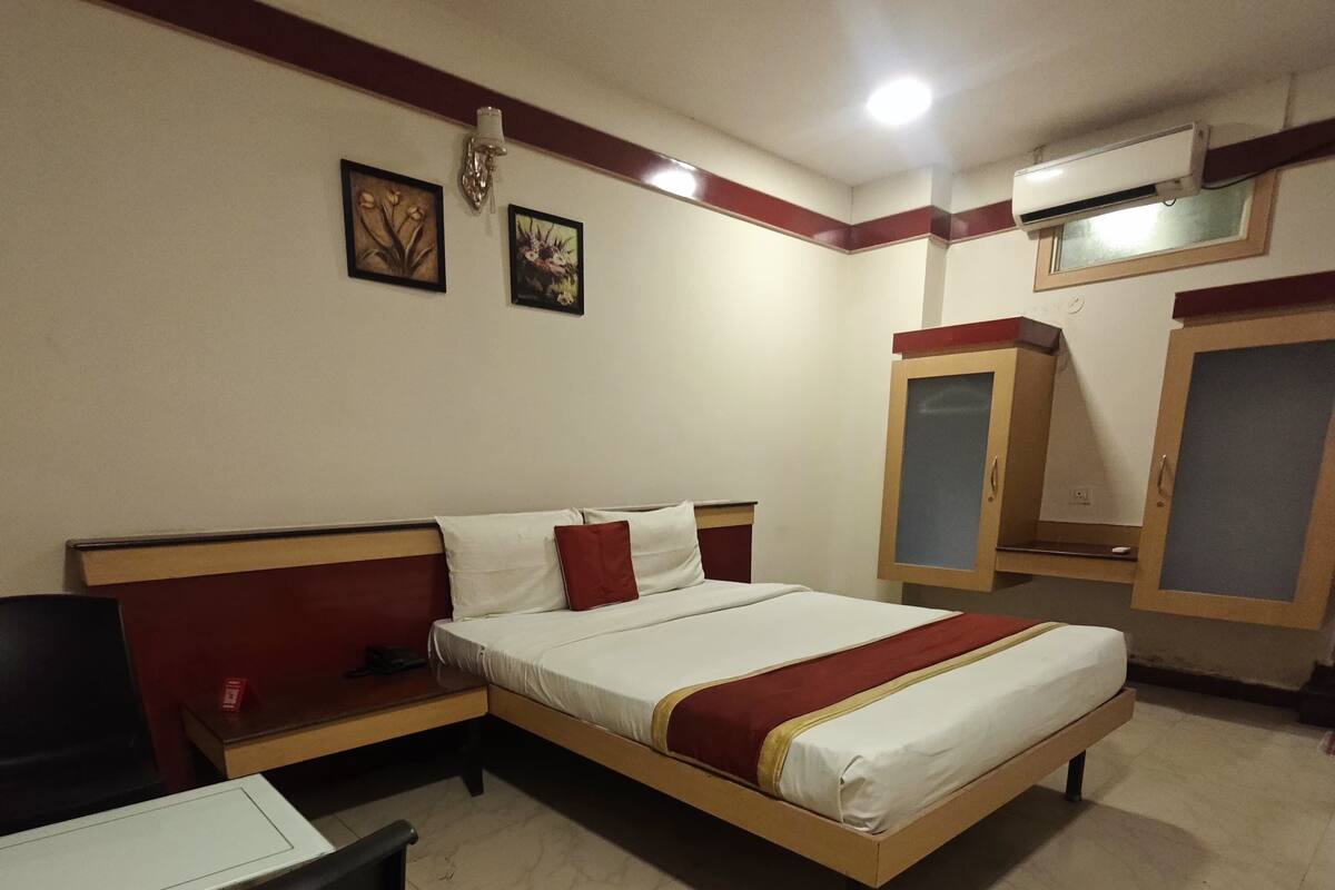Kamar Double Deluks | Meja kerja, ruang kerja ramah laptop, dan tirai kedap cahaya
