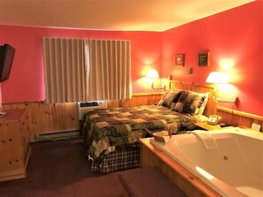 Executive Suite | Bathroom | Hair dryer, towels, soap, shampoo - Northwoods Inn & Suites (Minocqua)