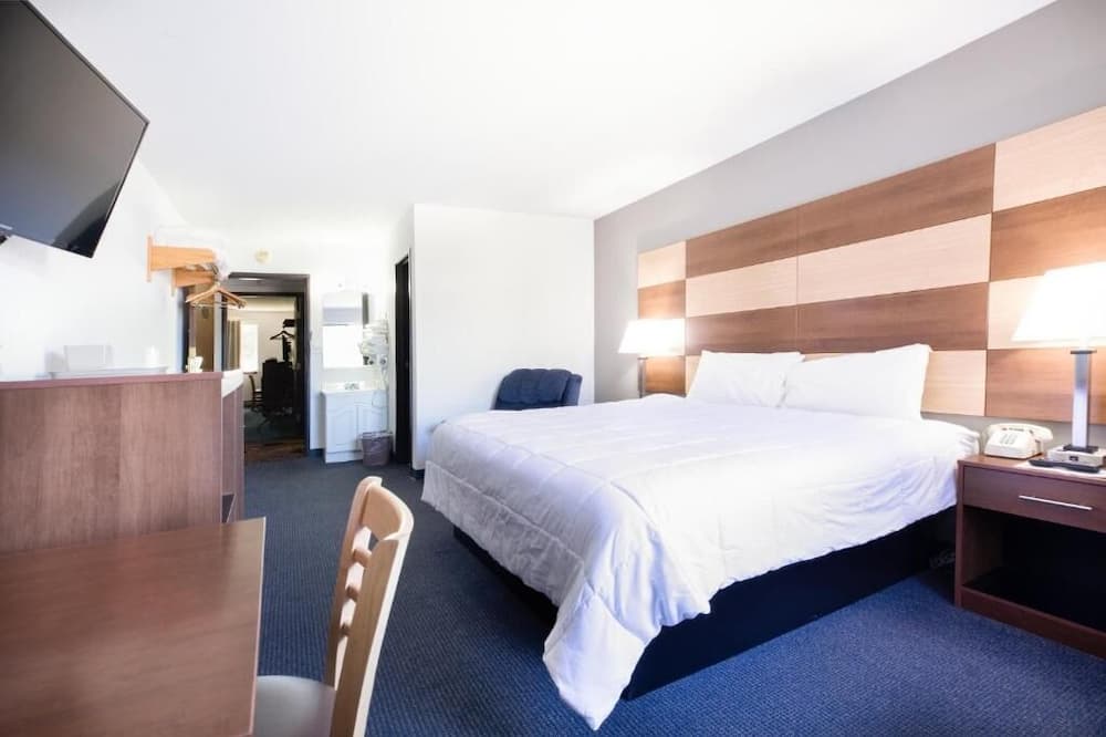 Northwoods Inn & Suites