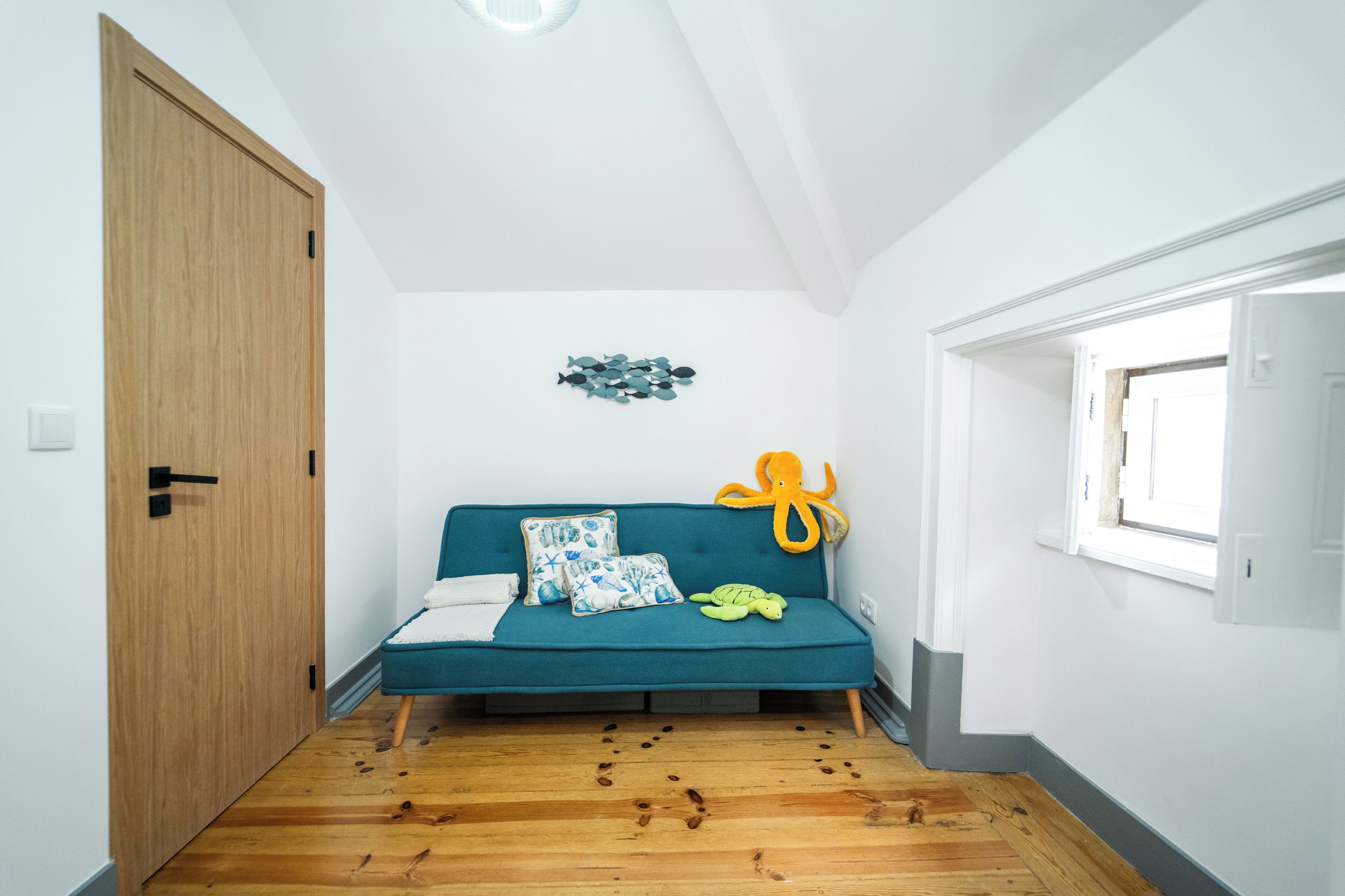 Comfort tweepersoonskamer | Een bureau, een laptopwerkplek, gratis wifi