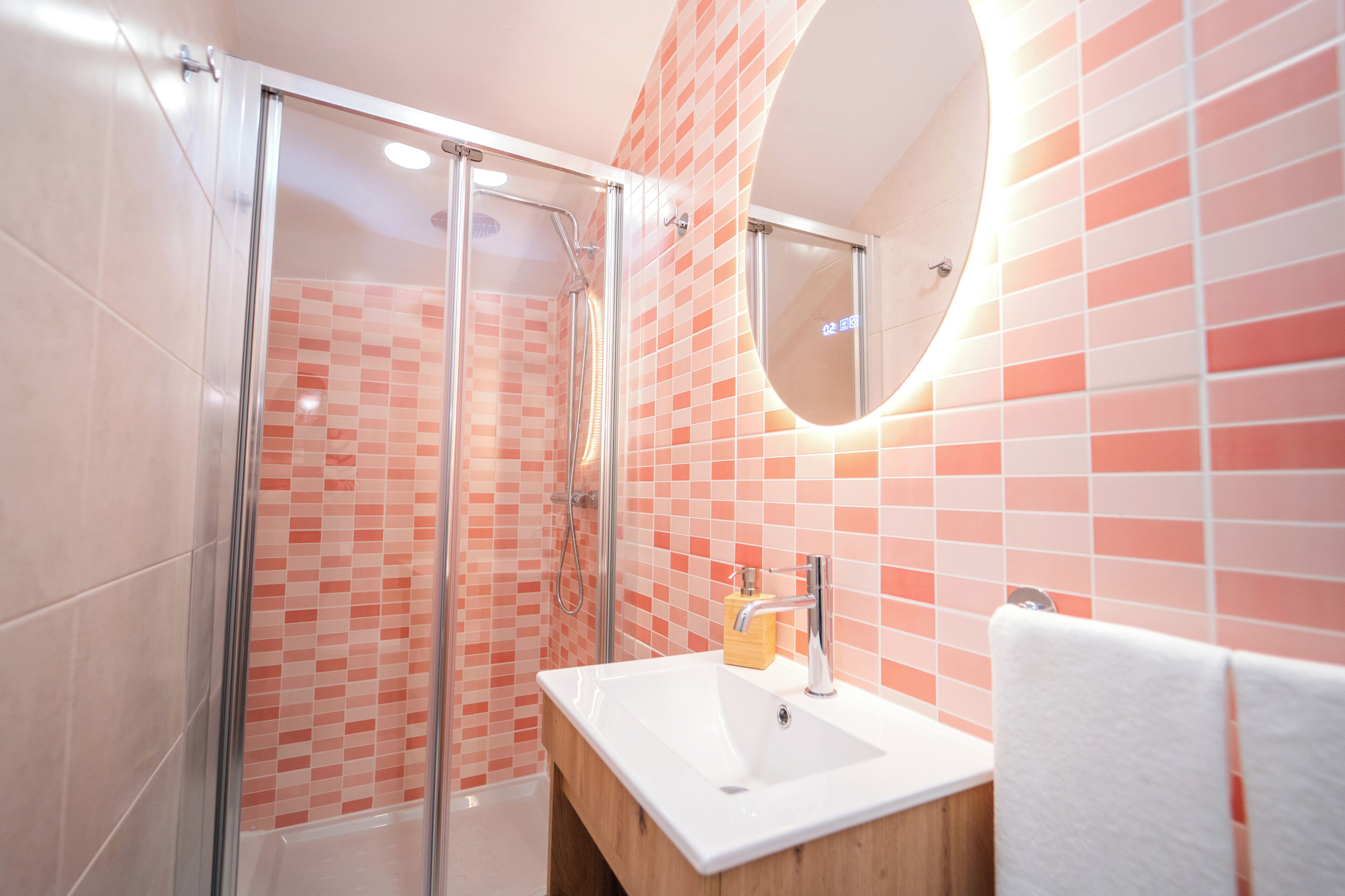 Kamar Double Comfort | Kamar mandi | Pengering rambut, handuk, sabun, dan sampo