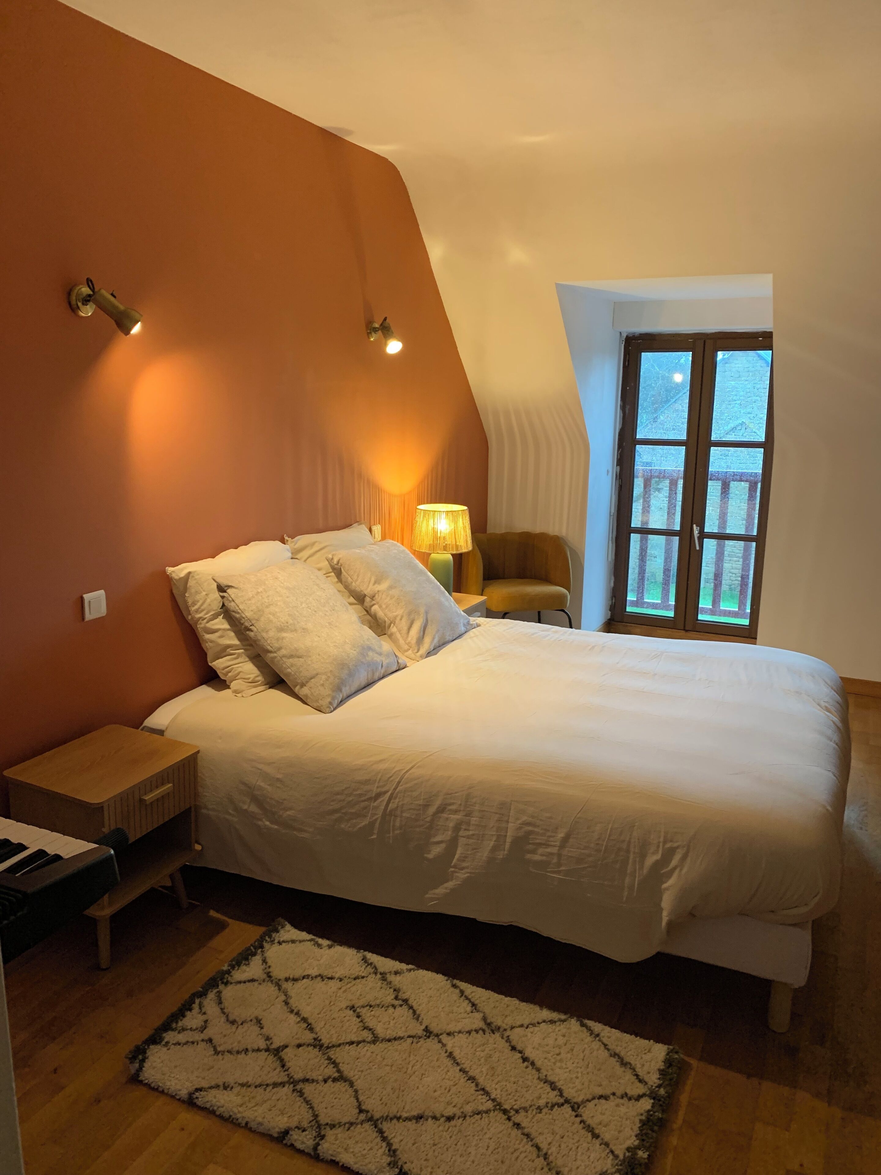 4 bedrooms, WiFi, bed sheets