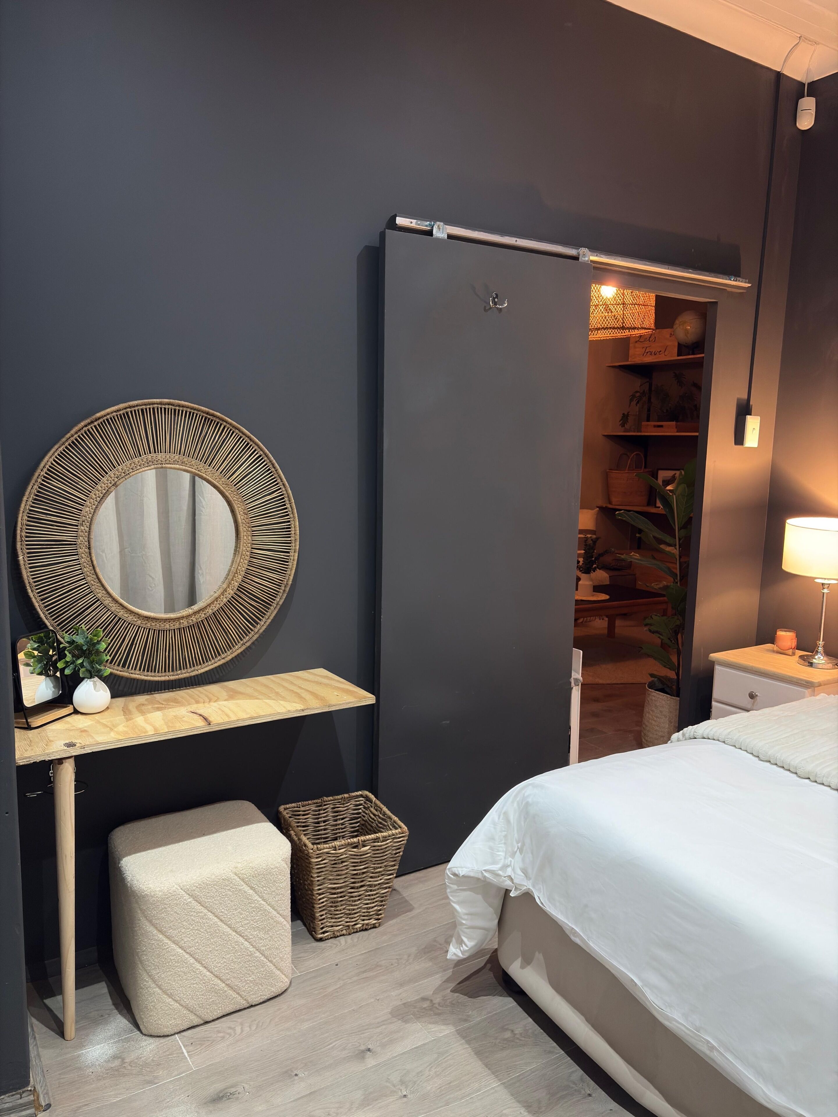 1 dormitorio, tabla de planchar con plancha, wifi y ropa de cama