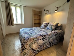 3 chambres, fer et planche à repasser, Wi-Fi, draps fournis