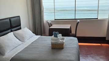 Chambre Exécutive, vue mer | Literie de qualité supérieure, couette en duvet d'oie