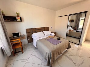Basic Room | Premium bedding, down comforters, Select Comfort beds, minibar