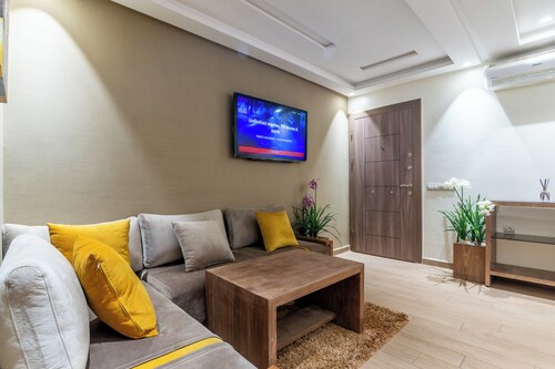 Appartement calme avec WiFi, Clim, Parking, proche Marina, Stade et Souk el had