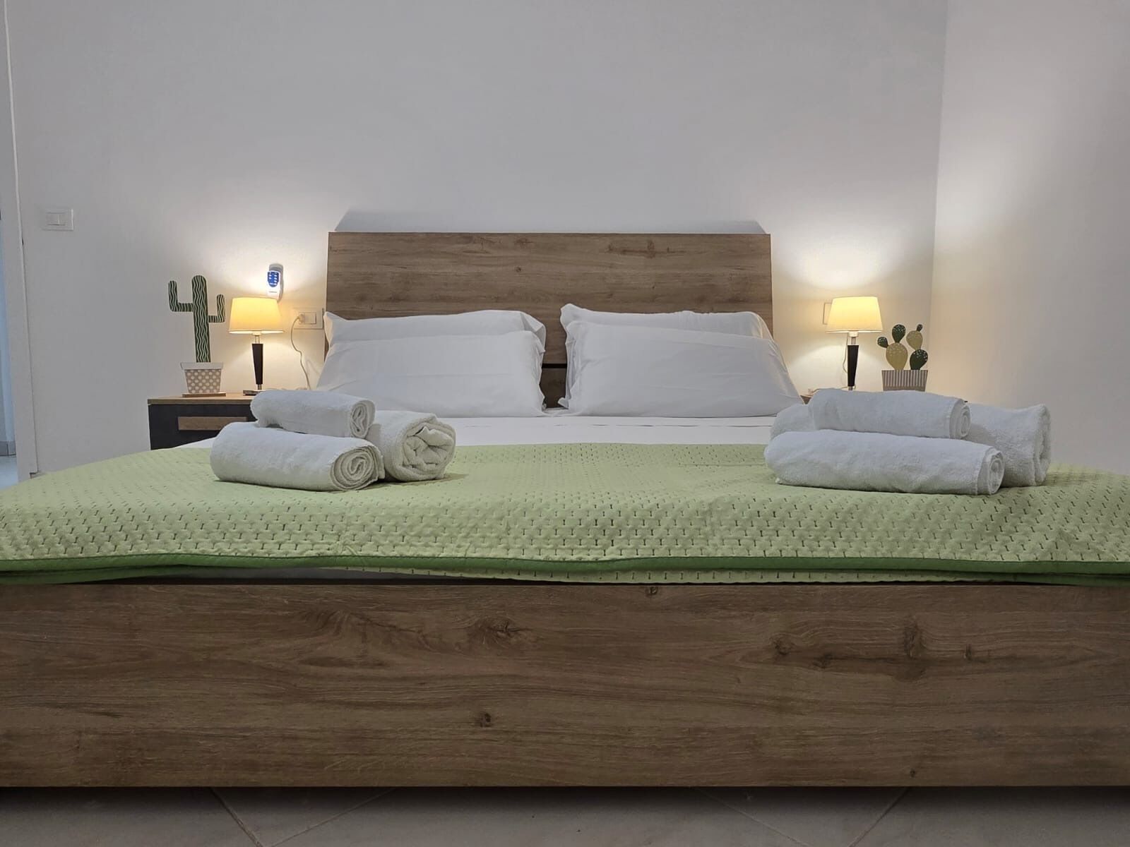 2 bedrooms, internet, bed sheets