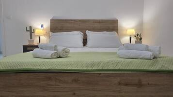 2 bedrooms, internet, bed sheets