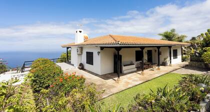 Home2Book Villa with Private Pool, BBQ & Sea Views