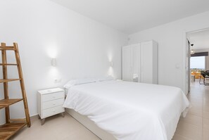 Silitysrauta/-lauta, Wi-Fi, vuodevaatteet