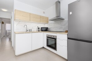 Microwave, oven, stovetop, coffee/tea maker