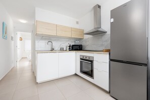 Microwave, oven, stovetop, coffee/tea maker