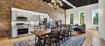 Downtown View. Walk to Shops & Eats.