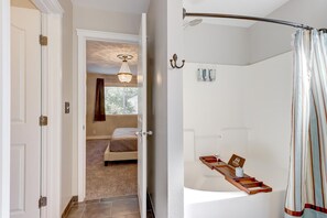 3 chambres, fer et planche à repasser, lit parapluie, Wi-Fi gratuit