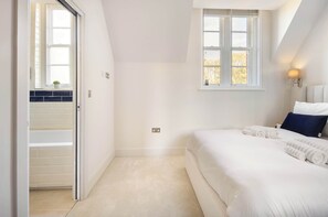 2 bedrooms, iron/ironing board, travel cot, WiFi