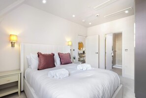 2 bedrooms, iron/ironing board, travel cot, WiFi