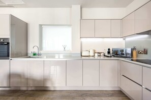 Fridge, microwave, oven, stovetop