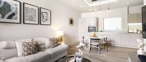 Téléviseur, bureau