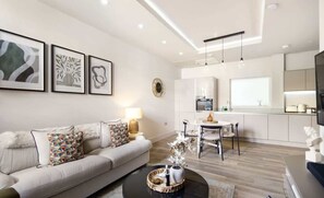 Televisión y oficina 